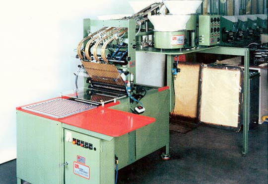 Machinery for the automatic production of metallic buttons for “blue jeans”